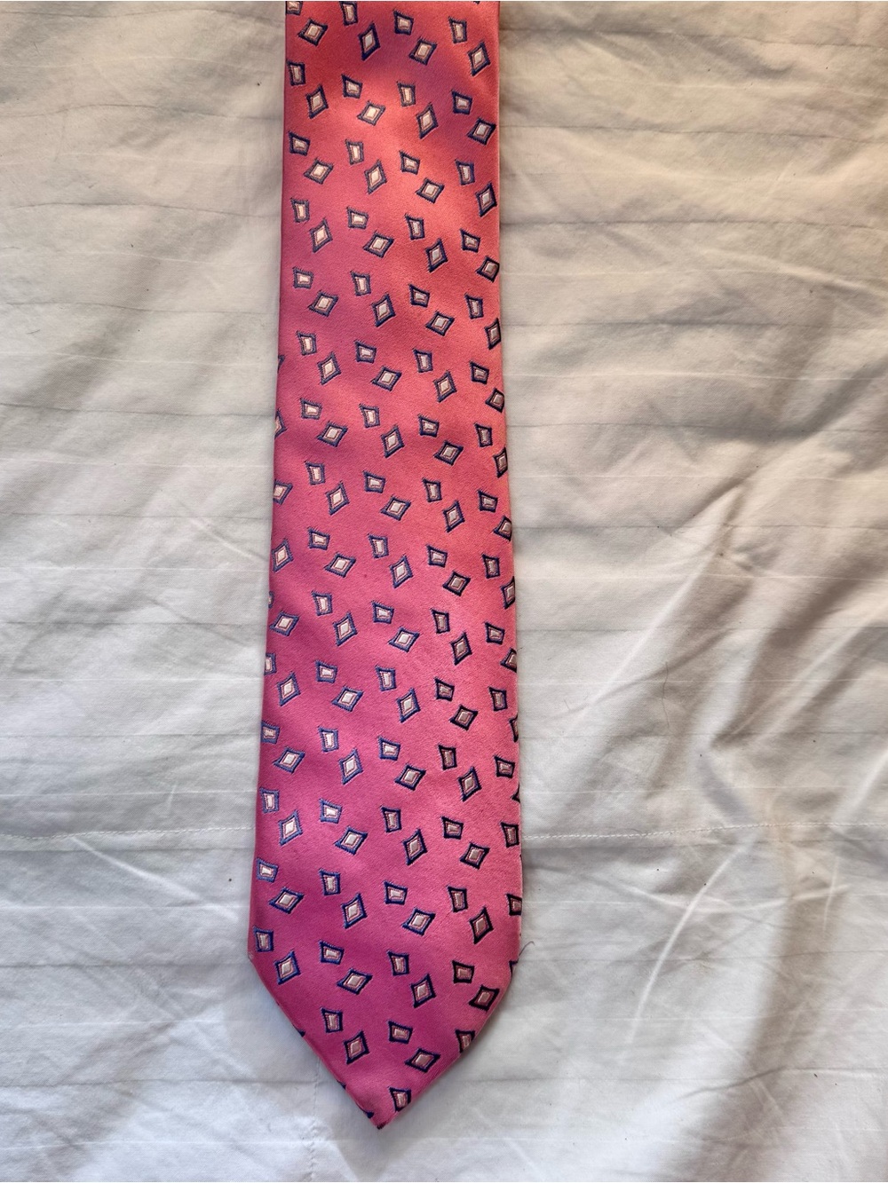 Men's pink silk necktie by Charvet Place Vendôme geometric diamond pattern Tie